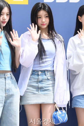 아일릿 원희, 귀요미의 손 인사 [SE포토]