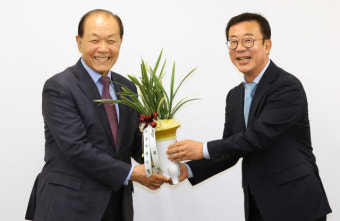 與전당대회 한 달 연기…한동훈 당권 도전하나