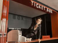 취소표 구하려고 양보 없는 권리투쟁…연극 더 라스트 리턴