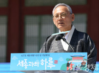 유인촌 “광화문 현판 한글화는 당연…논의할 것”