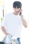 정해인, 전화 받는 폼도 예술 [SE★포토]