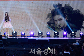 뉴진스 다니엘, 코리아 온 스테이지 진행 맡았어요~ [SE포토]