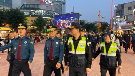 불타는 홍대거리에 경찰 뜬 사연…예방 순찰 강화
