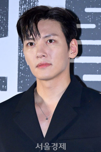 지창욱, 짙은 향기에 정신이 혼미해 [SE포토]