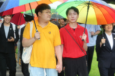 대법, 동성커플 법적권리 첫 인정…건보 피부양자 등록 가능