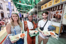 [사진] “파리에서 한국의 맛 즐겨요”…코리아하우스 CJ 비비고시장에 몰린 프랑스인들