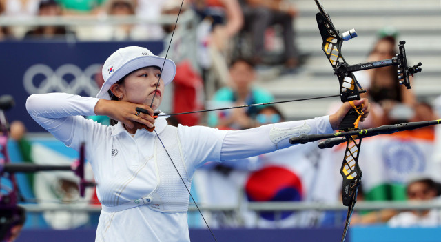 양궁 3관왕 임시현, 양궁 꿈나무 멘토링에 참여하며 한국 청소년들에게 영감을 전해 축구장 시구까지🏹