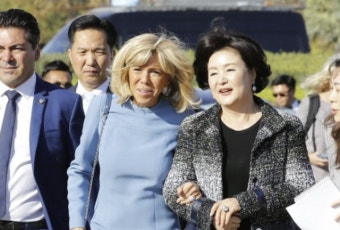 김정숙 여사, 샤넬 재킷 미반납 의혹에 관한 전 프랑스 한국문화원장 조사 재개
