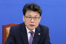 진성준 