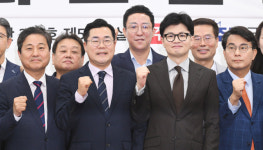 공동토론회 참석한 박찬대 원내대표와 한동훈 대표