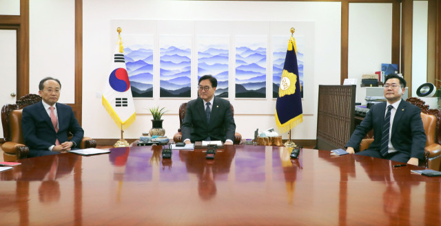 우원식 국회의장, 개헌 논의 중요성 강조하며 추가경정예산 처리 촉구