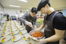 파라다이스 호텔 부산, 연말 맞아 셰프의 중식 나눔 행사 진행