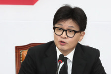 한동훈 “尹 탄핵안 통과되지 않도록 노력…탈당 다시 요구”