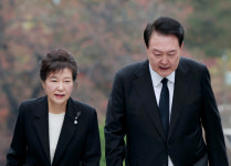 박근혜-윤석열 똑닮은 탄핵 평행이론 속 다른 점은…이탈표 규모