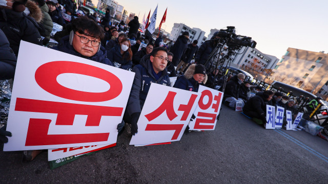 윤석열 전 대통령, 단식 중인 지지자들에게 단식을 멈춰달라 메시지 전달