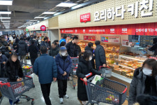 델리 코너만 27m…먹거리 특화 도심형 매장