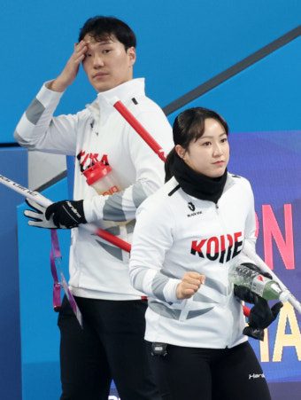 김경애·성지훈 조, 컬링 믹스더블 예선서 카자흐스탄 잡고 2연승 [동계 AG]