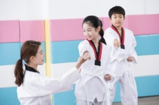“안 망하려면 애들 밥까지 해줘야 해요”…쇠락하는 태권도장