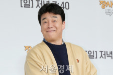 반토막 주가에 개미들은 우는데…백종원, 17억 배당받는다