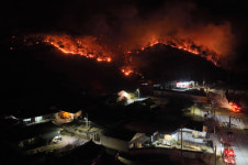 [포토뉴스] 민가로 향하는 의성 산불