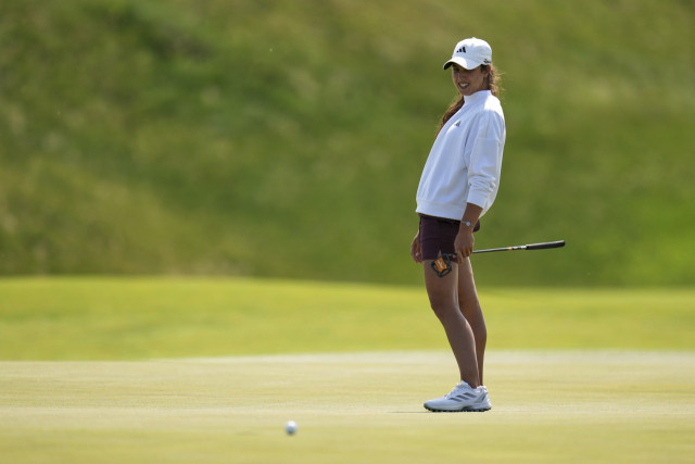 프로골퍼 윤이나, KLPGA 제주삼다수 마스터스 첫날 공동 5위 등판하여 보기 프리에서 자신감 회복