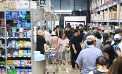 “반응 이 정도일 줄은” 약사도 놀랐다…국내 첫 ‘창고형 약국’ 실험