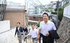 신당동 재개발사업 현장 둘러보는 오세훈 서울시장