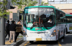 교통비 부담 더 커지겠네…이르면 10월부터 경기도 버스 요금 최대 400원 오른다