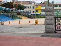 여기가 중국이냐…서울 초등학교에 중국 오성홍기 걸리자 학부모 반발