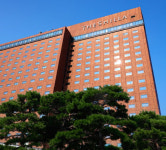 삼성 발맞춘 신라, 판 키운 롯데…호텔 빅2 닮은듯 다른 해외전략