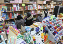 “다이소·쿠팡에만 우르르 몰리더니”…학교 앞 문구점 60% 문 닫았다
