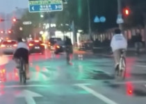 [영상] 자라니 단속하려 해도 다 촉법…경찰도 쩔쩔매는 아산 자전거 부대