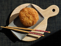 고객님, 지금 주문하면 43년 뒤에 맛보실 수 있어요…日 뒤흔든 전설의 고로케, 뭐길래?