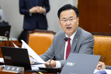 김현지 총무비서관 '소환 공방'…野 