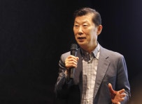 김홍국 하림 회장 내년까지 익산 공장에 투자 계속…오드그로서로 최고의 맛 선보일 것