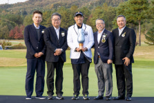 데뷔 18년 만에 첫 우승 김재호…후원사 관계자들도 한 마음 축하[포토]