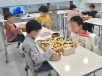 숏폼에 빠진 초등생, 사고력 키우려 바둑교실로