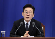 李, 로봇 거부 노조에 “거대한 수레 피할 수 없어”