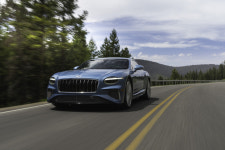 전동화 날개 더한 럭셔리 정수