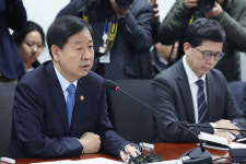 당정 “오늘부터 정부합동 주유소 점검...원유 208일분 보유”