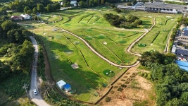 매달 1만 명 몰린다는 ‘이 구장’…충북서 즐기는 45홀 묘미[파크골프 내비게이션]