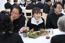 전농로교복다방 | [르포] 추억의 다방서 교복 입은 7080…“좋은 인연 만나 기뻐”
