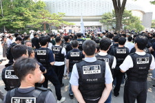경찰, 잠실 시위 현장에 진입 시도…2시간째 시위대와 대치