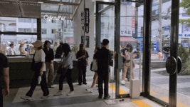 “쇼핑보다 체험”…아침 9시부터 외국인들 줄 선 올리브영N성수 [똑똑! 스마슈머]