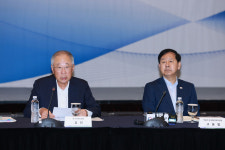 류진 한경협 회장 “서비스산업 발전기본법으로 제조업 이을 성장축 키우자”