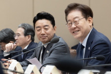 메가프로젝트 “불가능” 주장에 李 “공인태도 맞나…방해하지 말라”