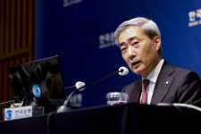 신현송 “5월 금리동결 실기 아냐...당시 데이터 불충분”