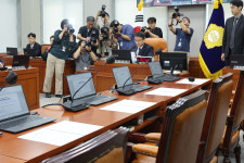 국회 운영위, ‘5·18 폄훼’ 이진숙 제명 촉구 결의안 與 주도 의결…野 불참