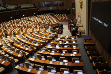 ‘5·18 왜곡 논란’ 이진숙 제명 촉구안 본회의 통과…헌정사 처음