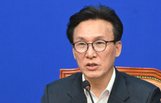김민석 “국힘, YS 계승했다면 이진숙 내쫓아야…아니면 YS사진 내려라”